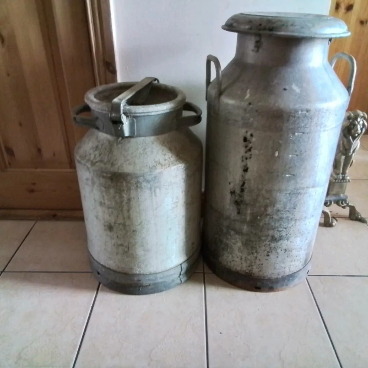ANTIQUE AND COLLECTABLES - Image 2