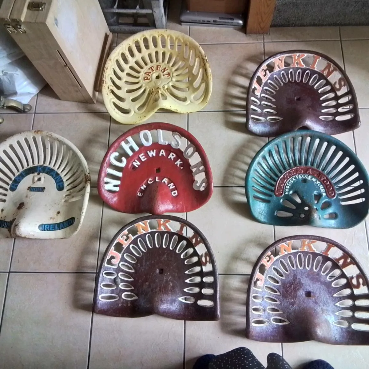 ANTIQUE AND COLLECTABLES - Image 3