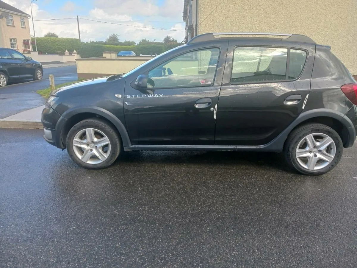 Dacia Sandero Stepway 2016, tax & test - Image 1