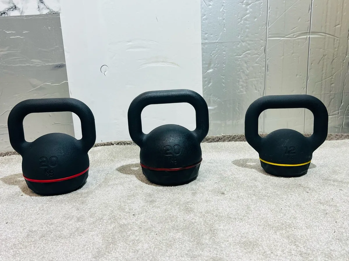 DOMYOS 2X20KG 1X12KG cast iron Rubber Base ketlbel - Image 1