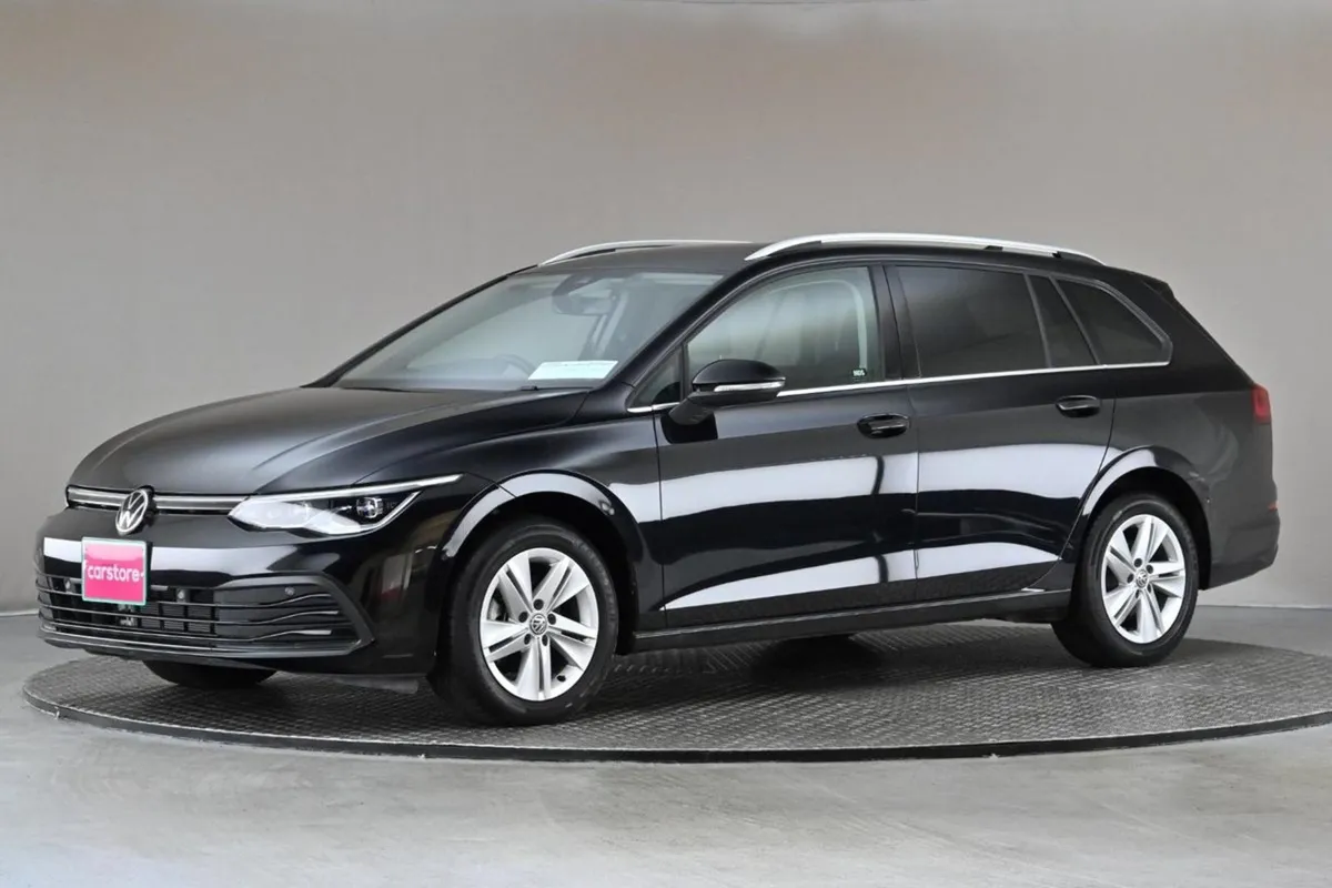 Volkswagen Golf 1.0 Etsi DSG MK8 Variant  head UP - Image 4