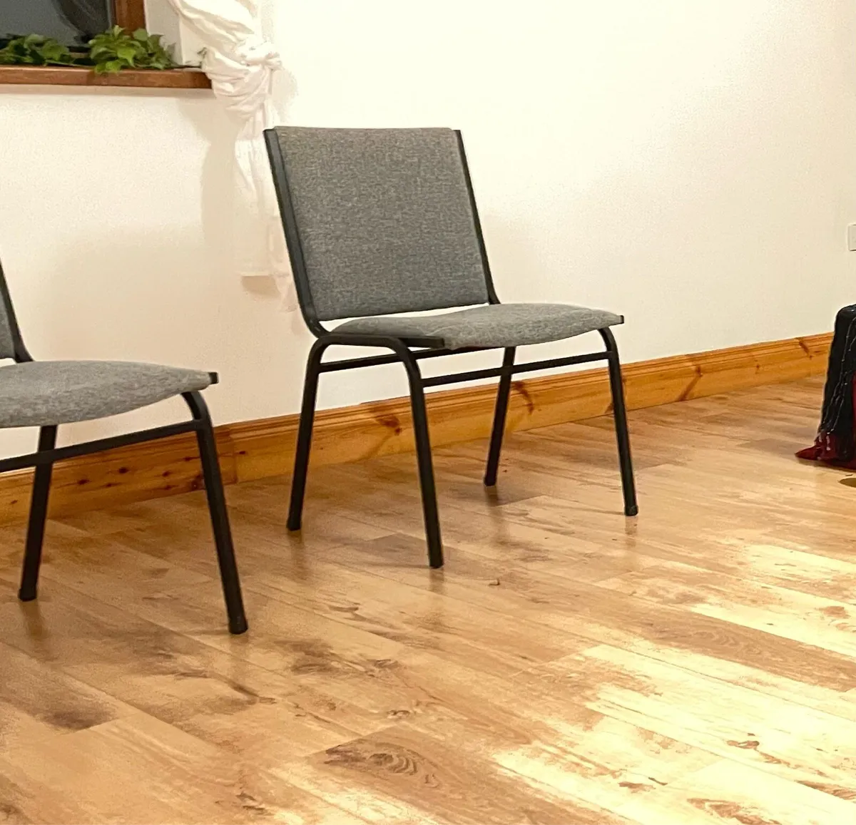 10 x very comfortable chairs (stackable)