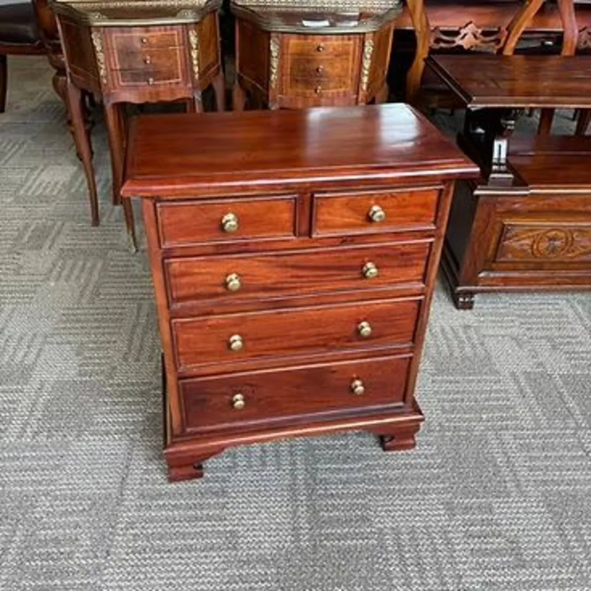 Fabulous chest of mahogany drawers. Two short draw