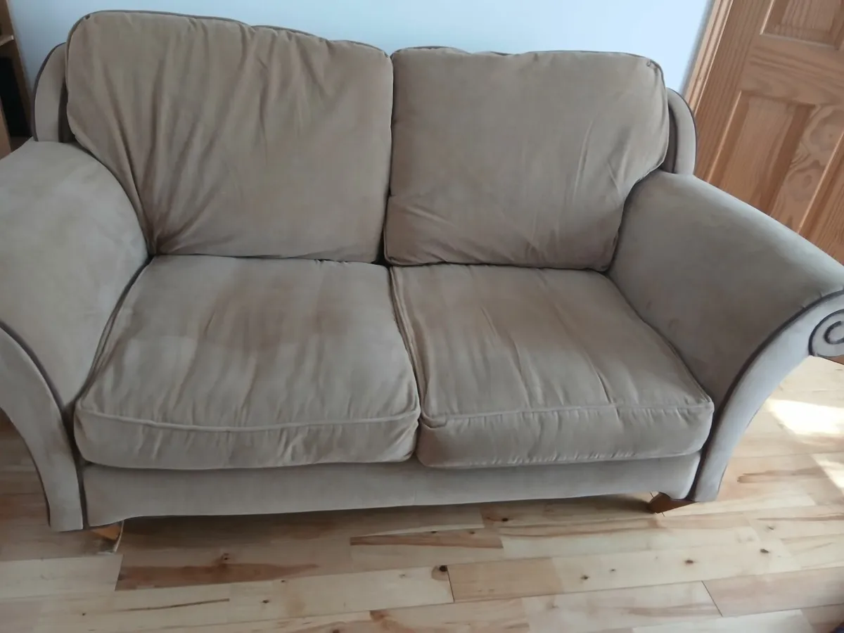 Couch 3 seater. - Image 1