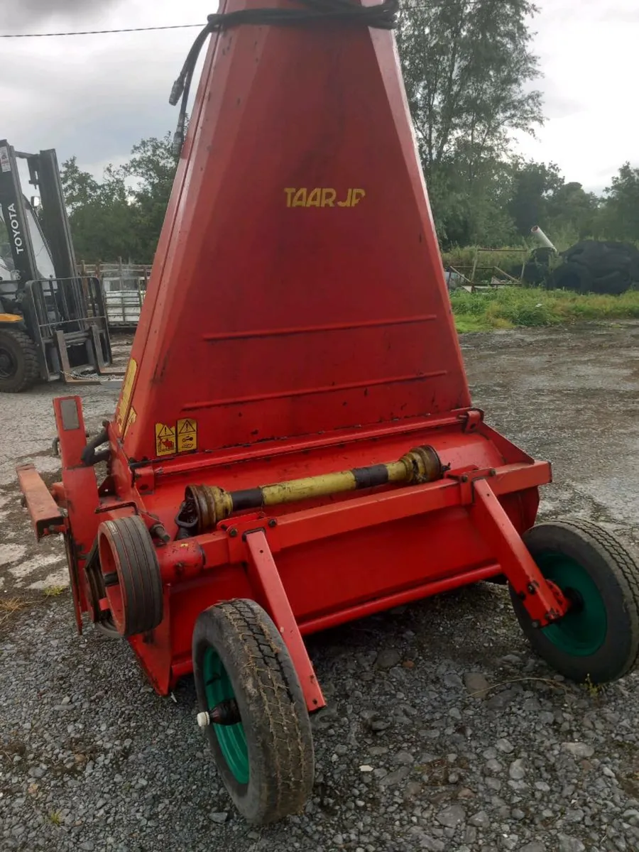 Harvester and Push off Buckrake - Image 1