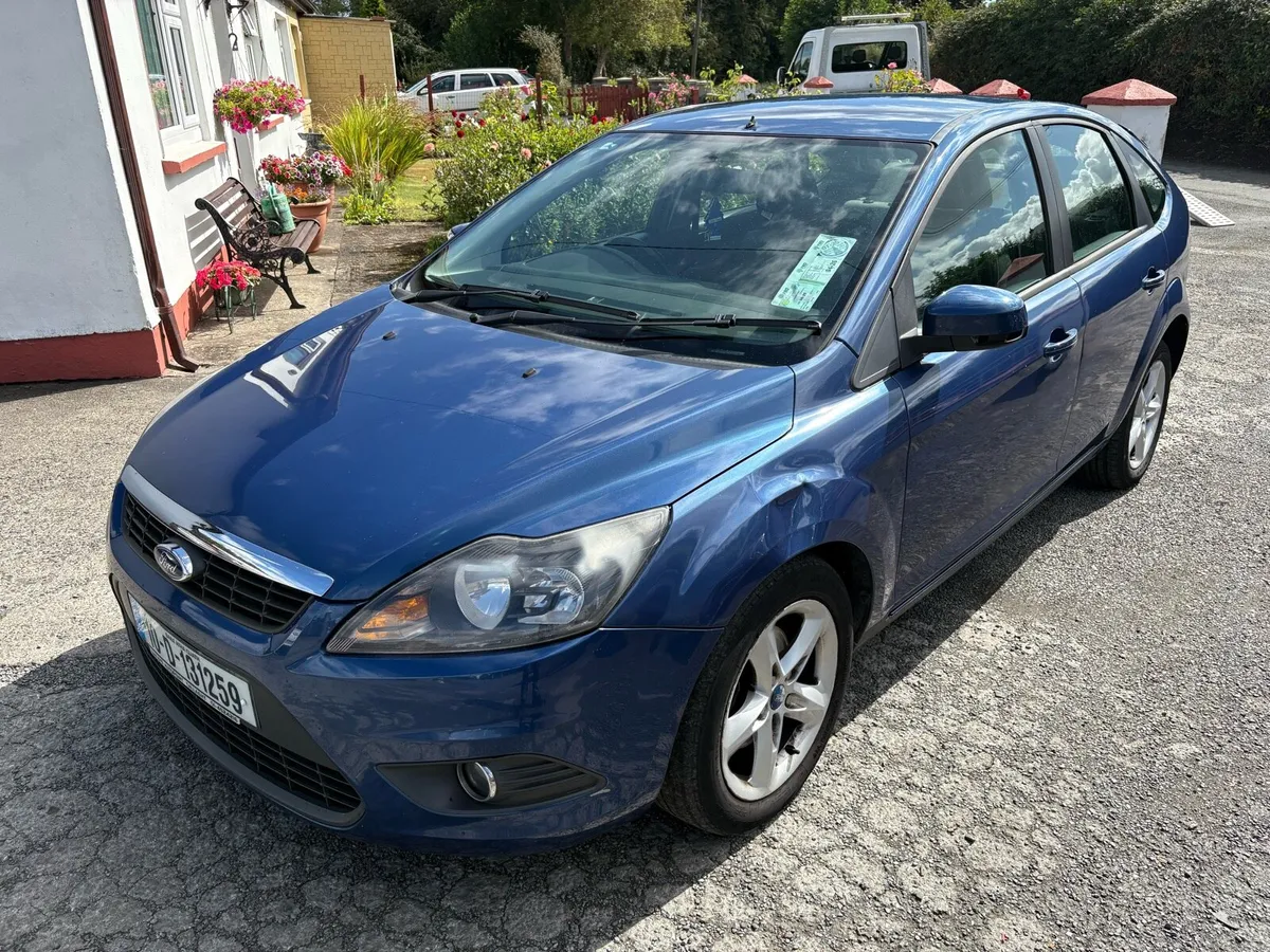2010 Ford Focus - Image 2