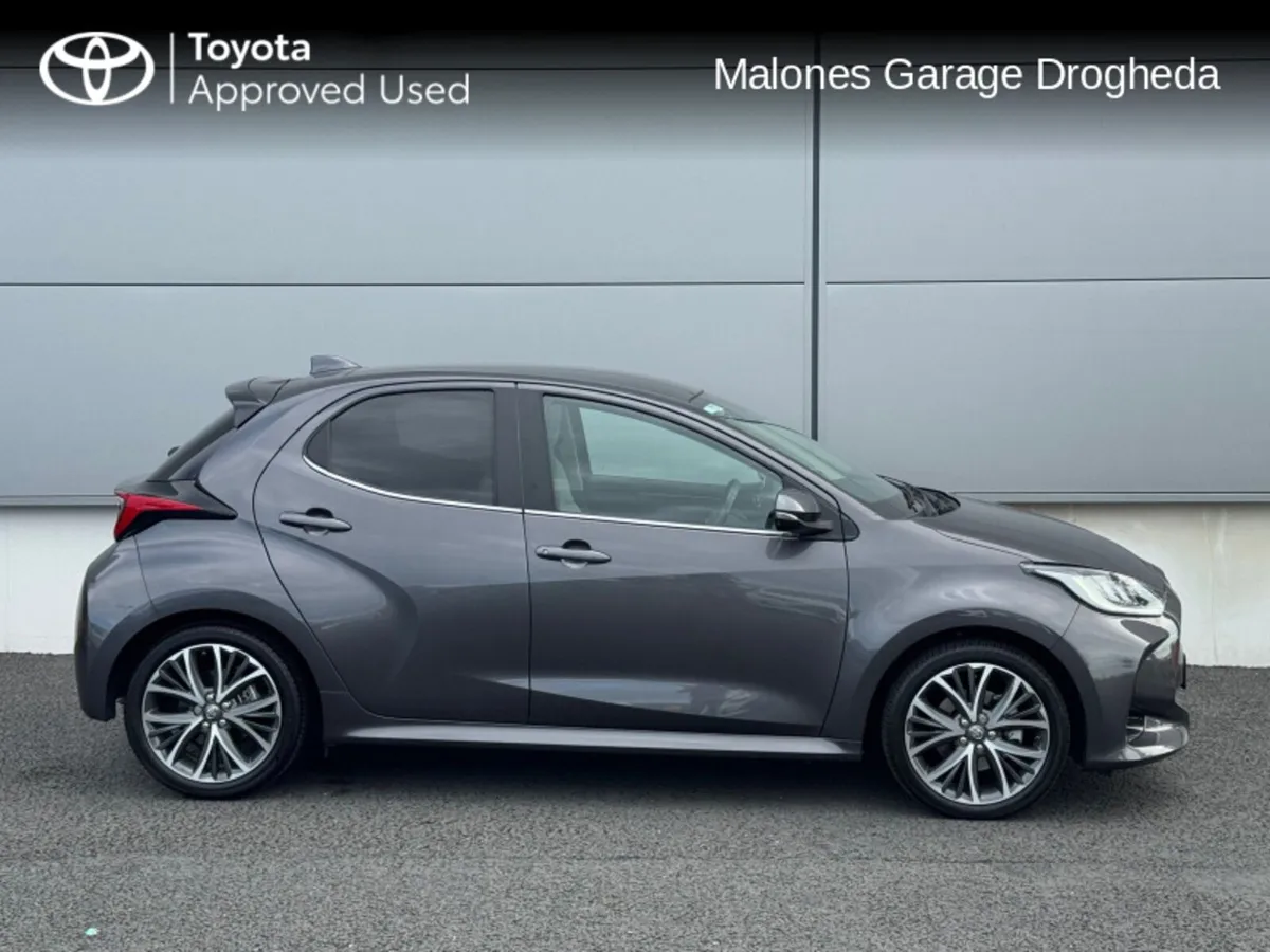 Toyota Yaris 1.5 Hybrid Platinum *Panormic Roof* C - Image 3