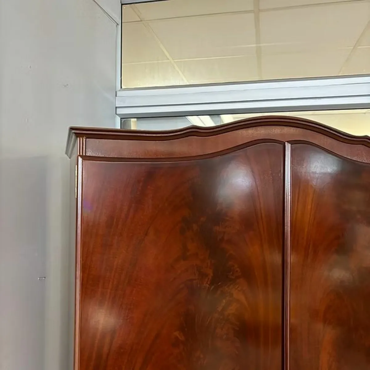 Beautiful mahogany arch top wardrobe - Image 2