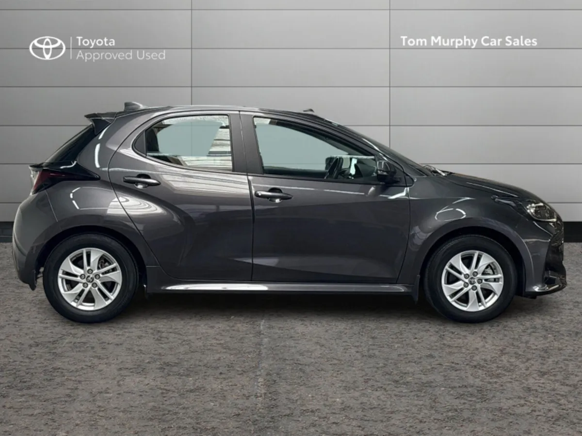 Toyota Yaris YARIS 1.5 HYBRID LUNA - Image 3