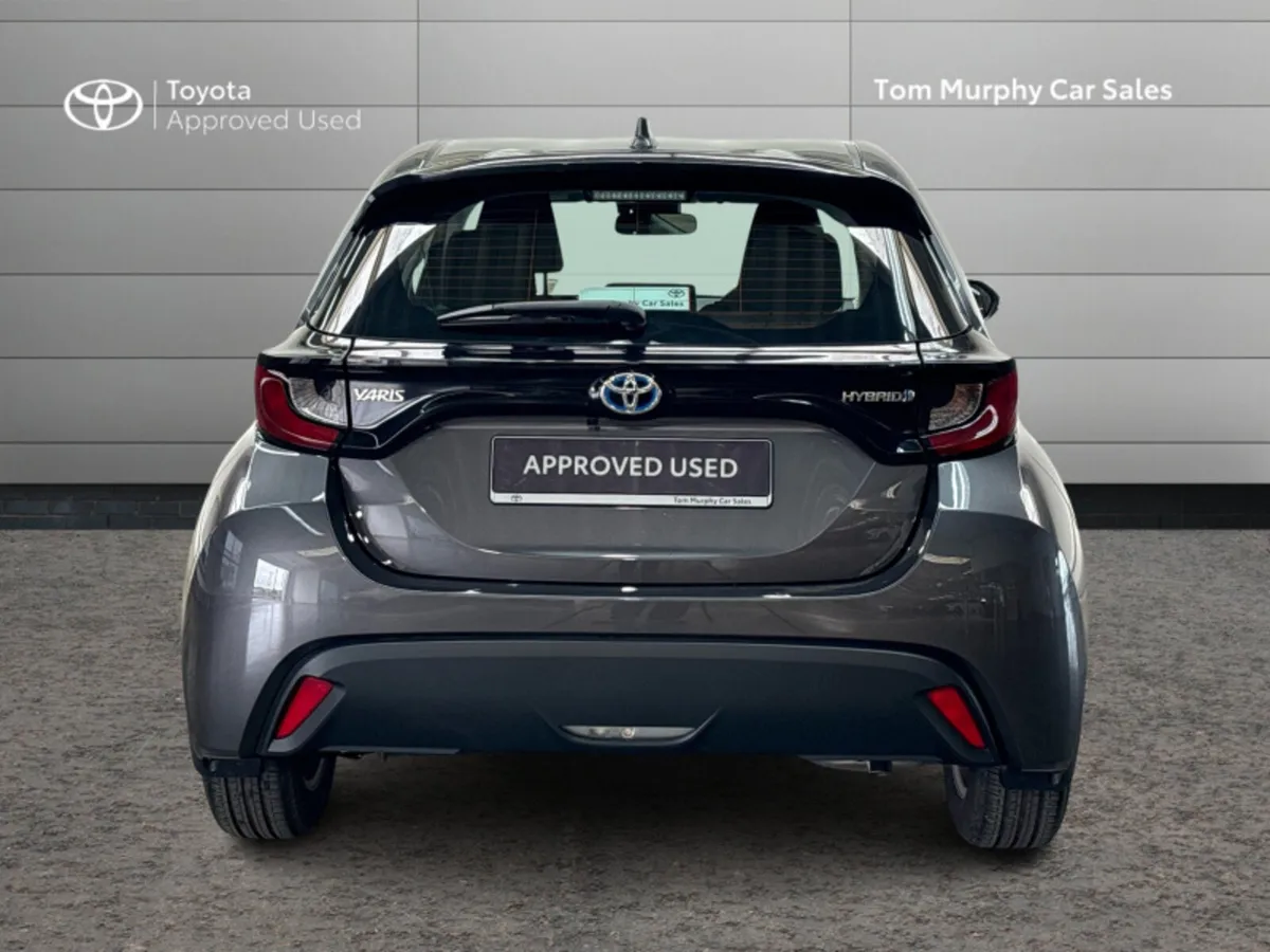 Toyota Yaris YARIS 1.5 HYBRID LUNA - Image 4