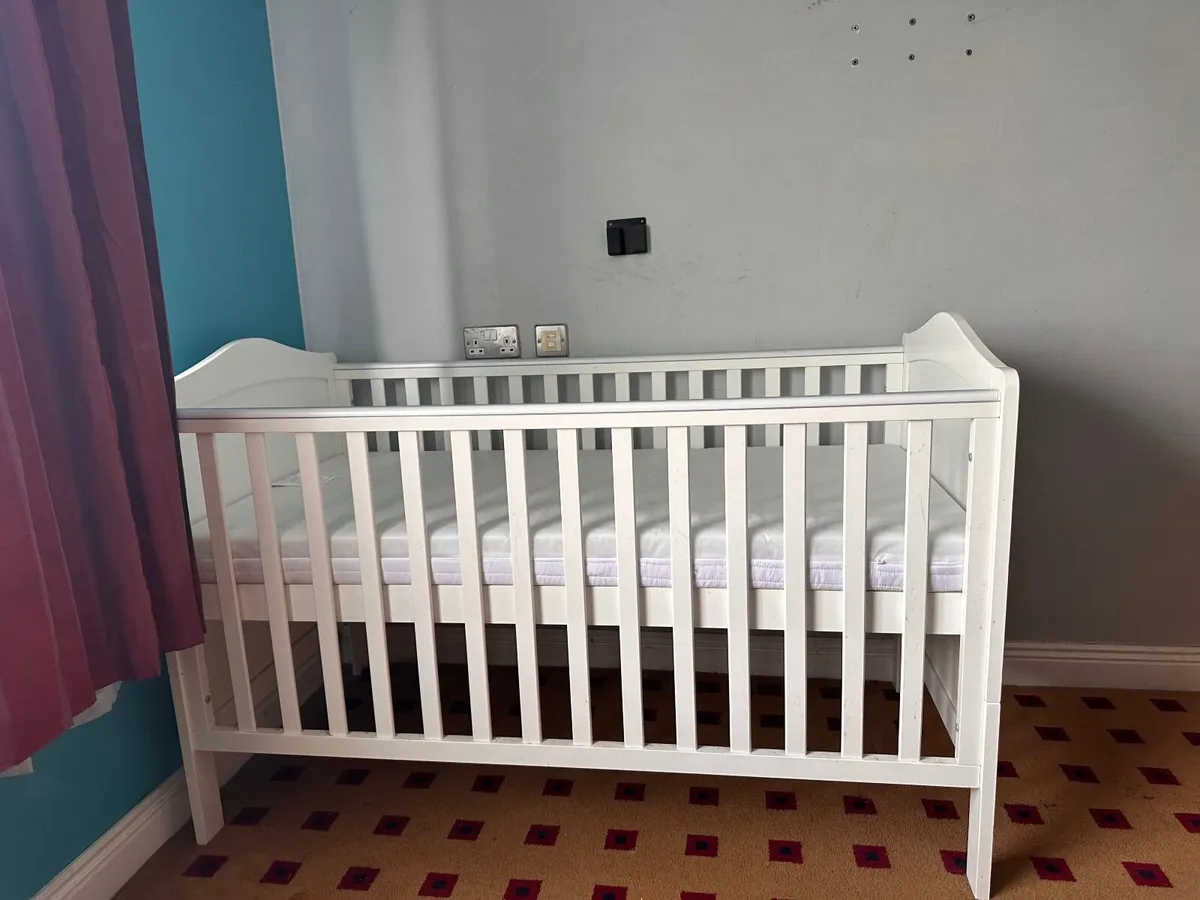 Baby cot - Image 1