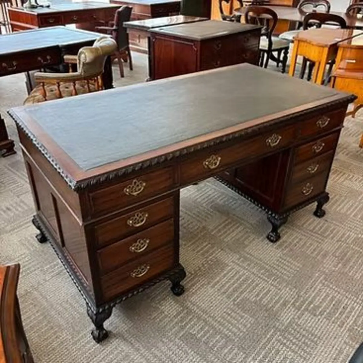 Beautiful Maple & Co. London antique roped edge le