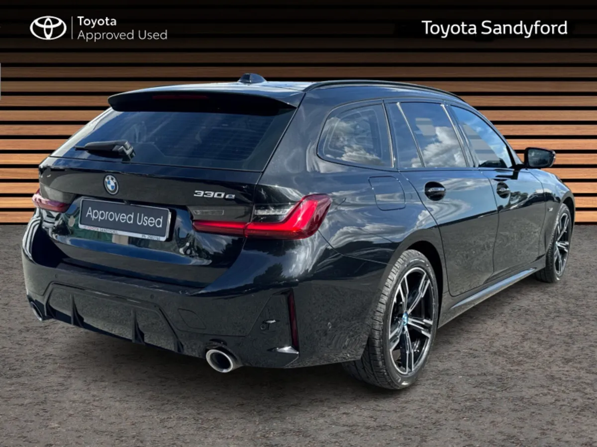 BMW 3-Series 330E M-SPORT TOURING PHEV AUTOMATIC / - Image 2