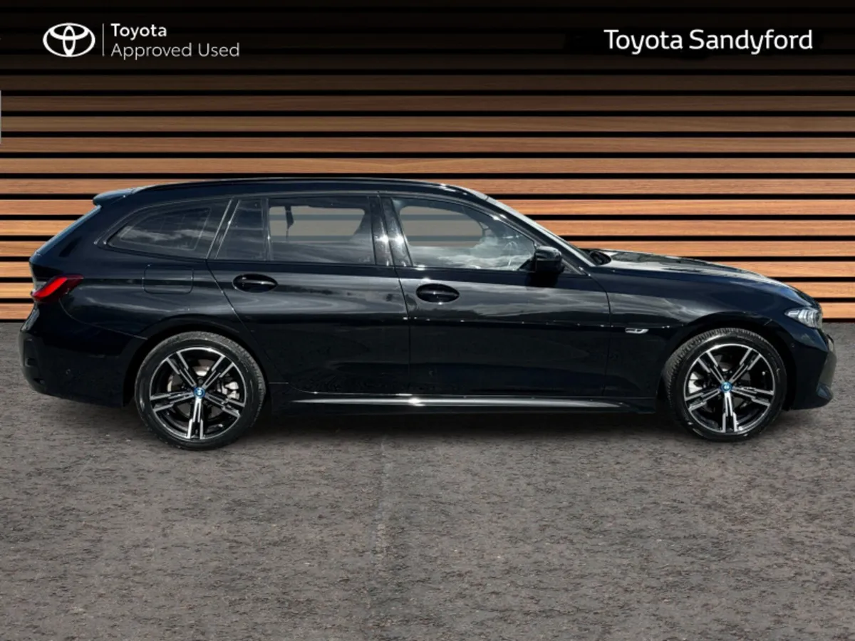 BMW 3-Series 330E M-SPORT TOURING PHEV AUTOMATIC / - Image 3