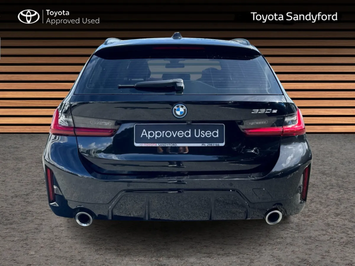 BMW 3-Series 330E M-SPORT TOURING PHEV AUTOMATIC / - Image 4