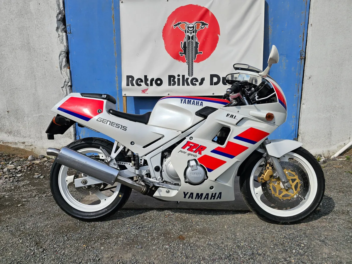 1988 Yamaha FZR250R - Image 3
