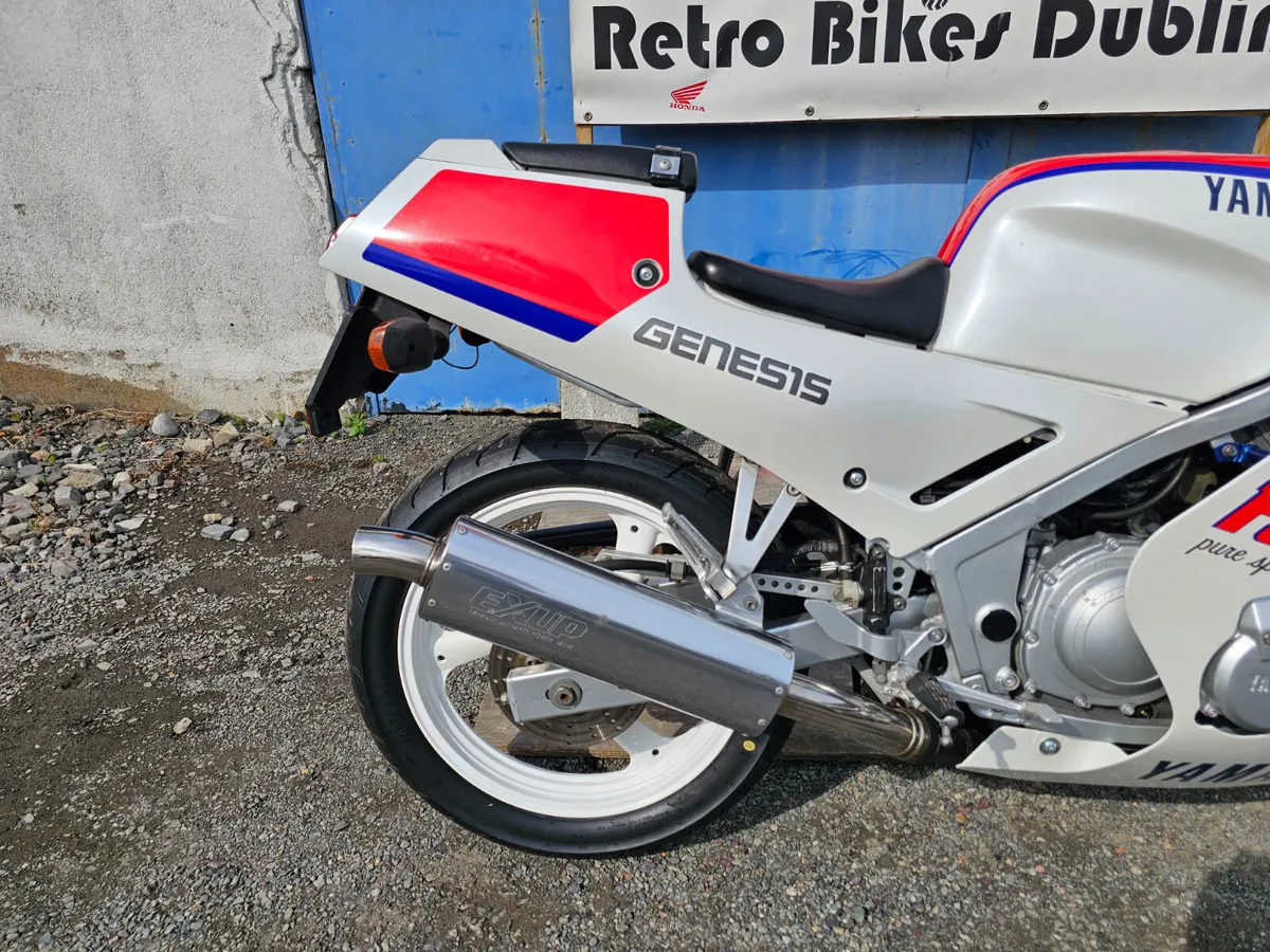 1988 Yamaha FZR250R - Image 4