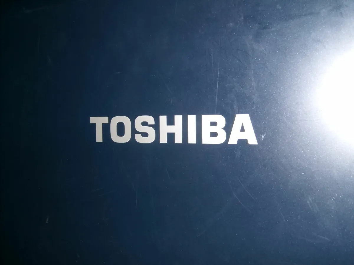 Toshiba laptop - Image 2