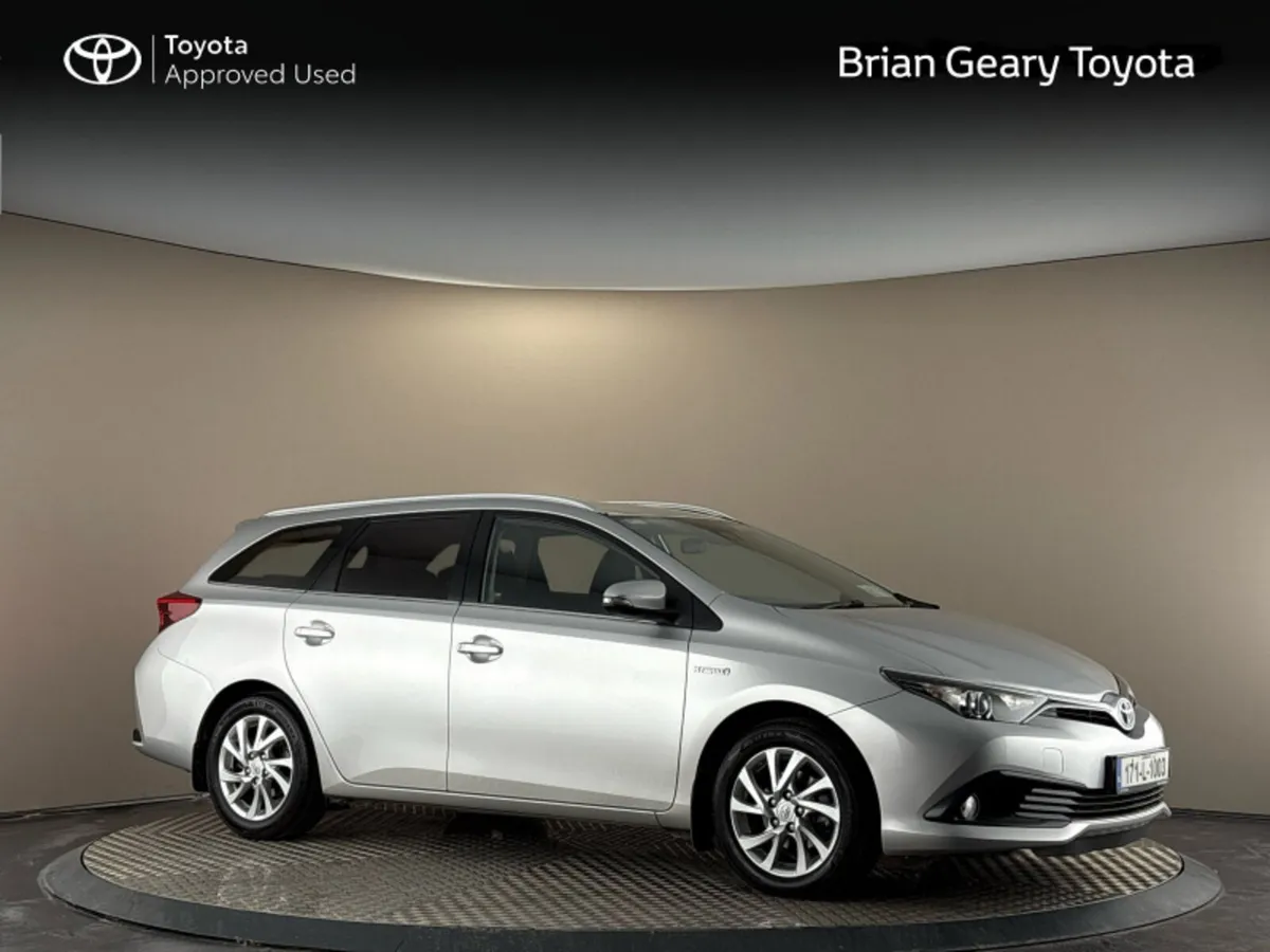 Toyota Auris HYBRID LUNA T/SP - Image 1