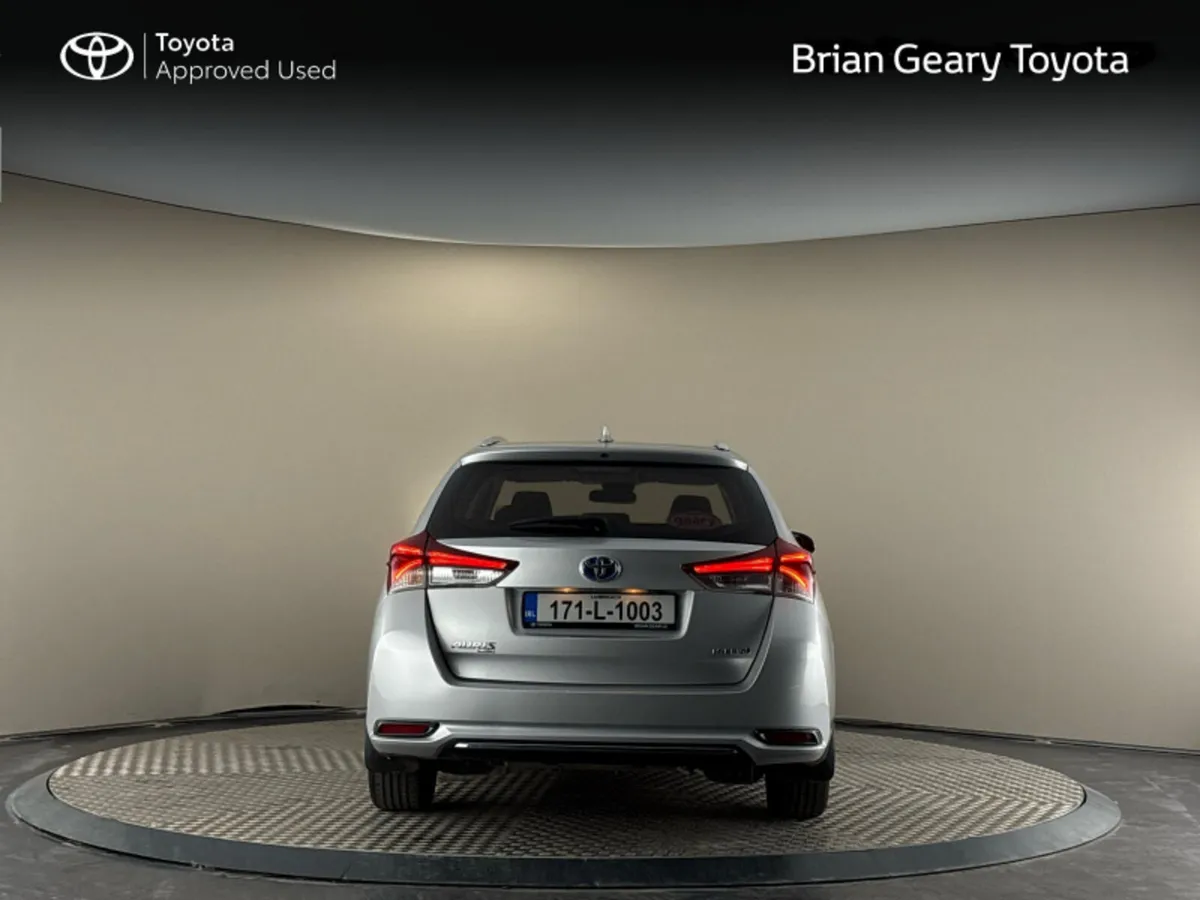 Toyota Auris HYBRID LUNA T/SP - Image 4
