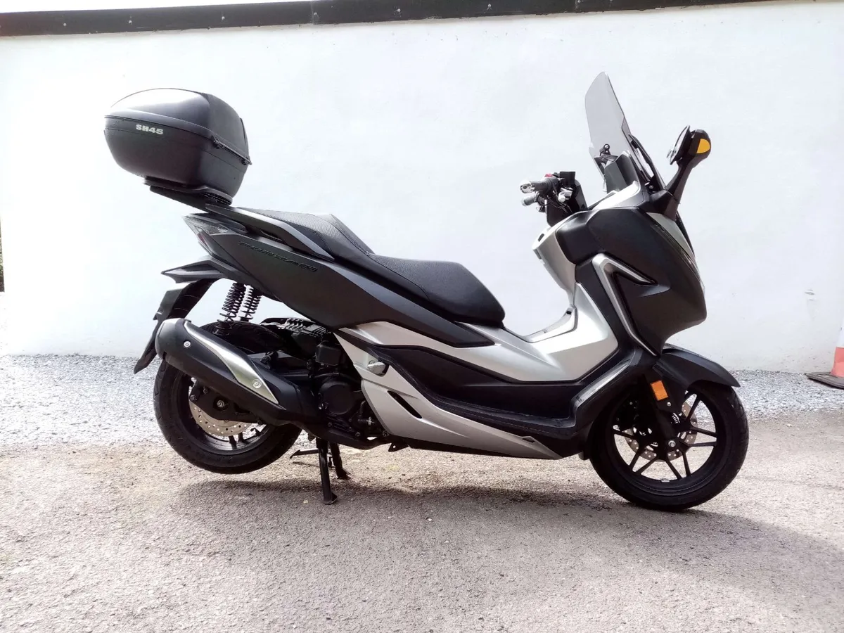 Honda Forza NSS 300 Maxi-Scooter - Image 1