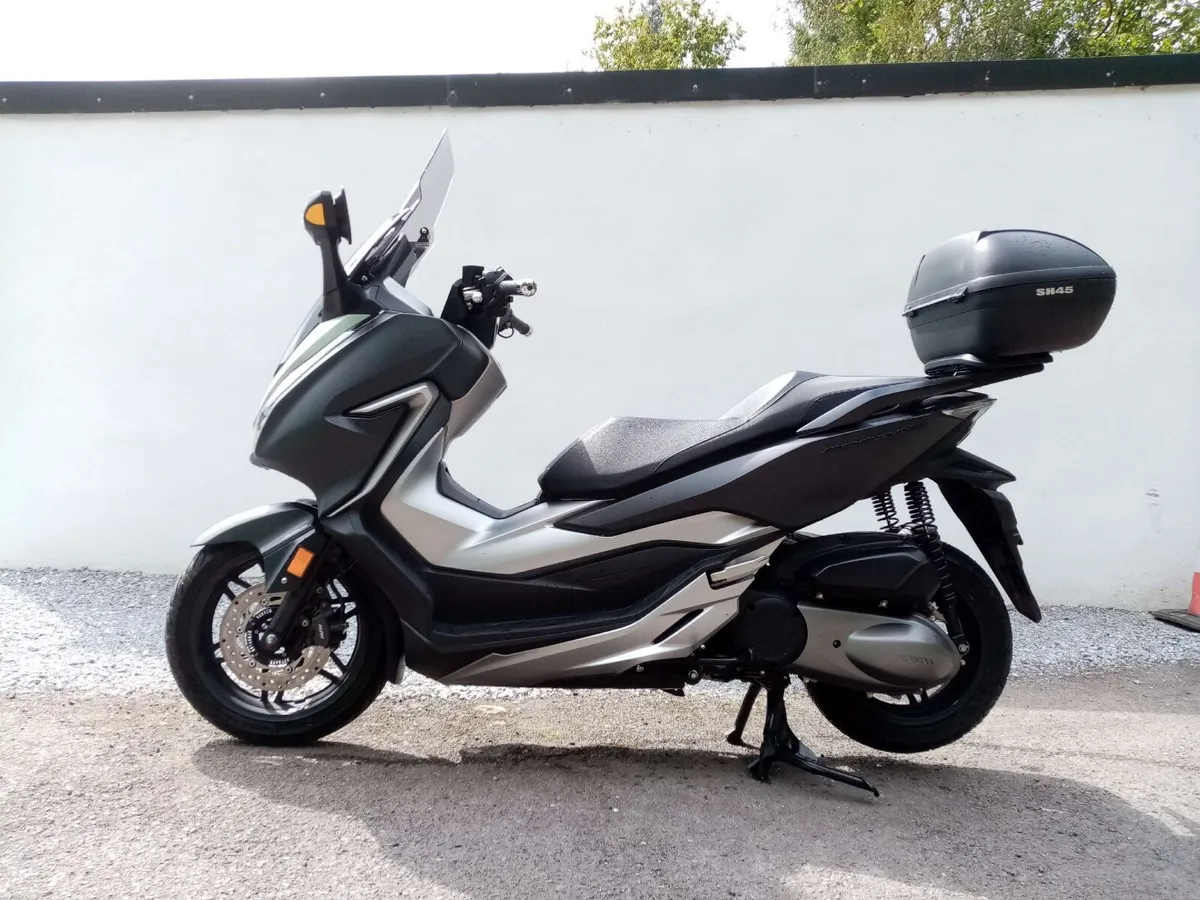 Honda Forza NSS 300 Maxi-Scooter - Image 2