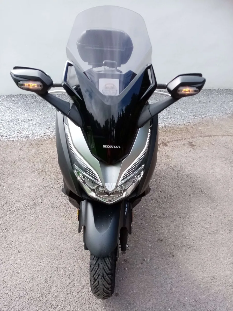 Honda Forza NSS 300 Maxi-Scooter - Image 3