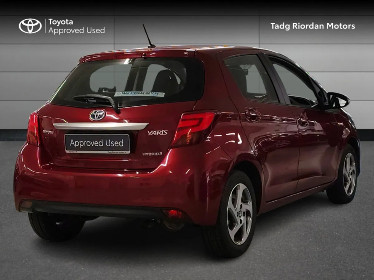 Toyota Yaris HYBRID LUXURY MC - Image 2