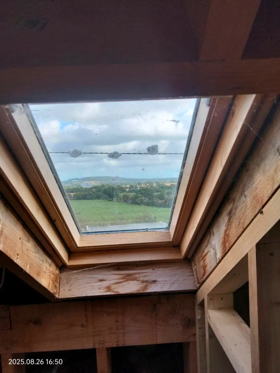 2 Vlux windows - Image 2