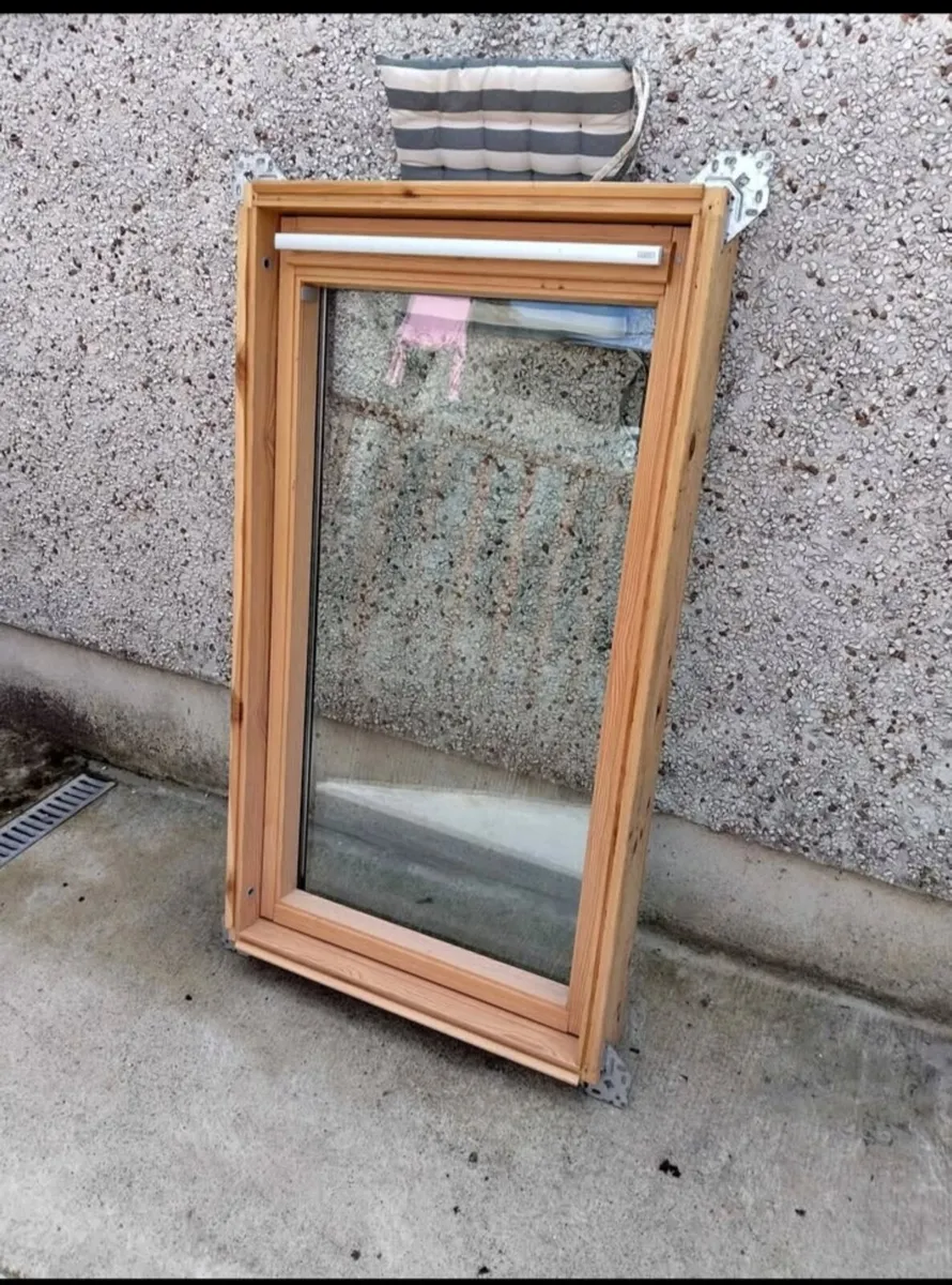 2 Vlux windows - Image 3
