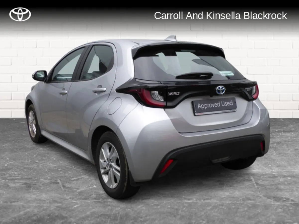 Toyota Yaris Hybrid Luna - Image 2