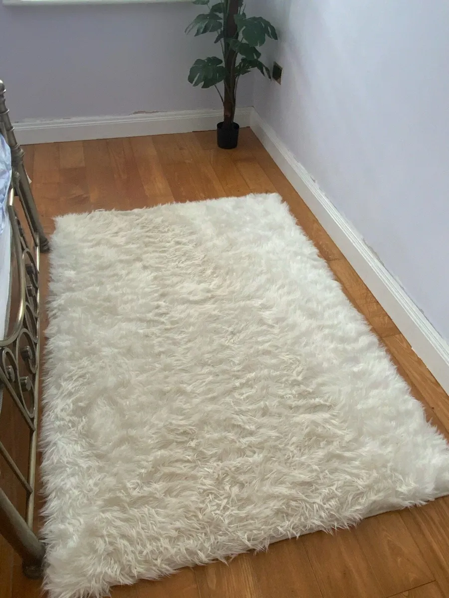Shaggy cream fluff rug - Image 2