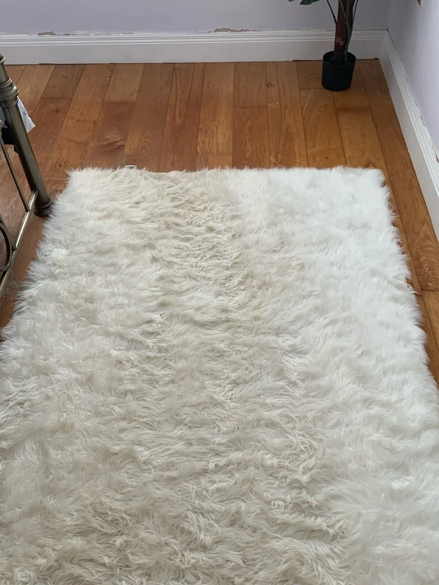 Shaggy cream fluff rug - Image 3