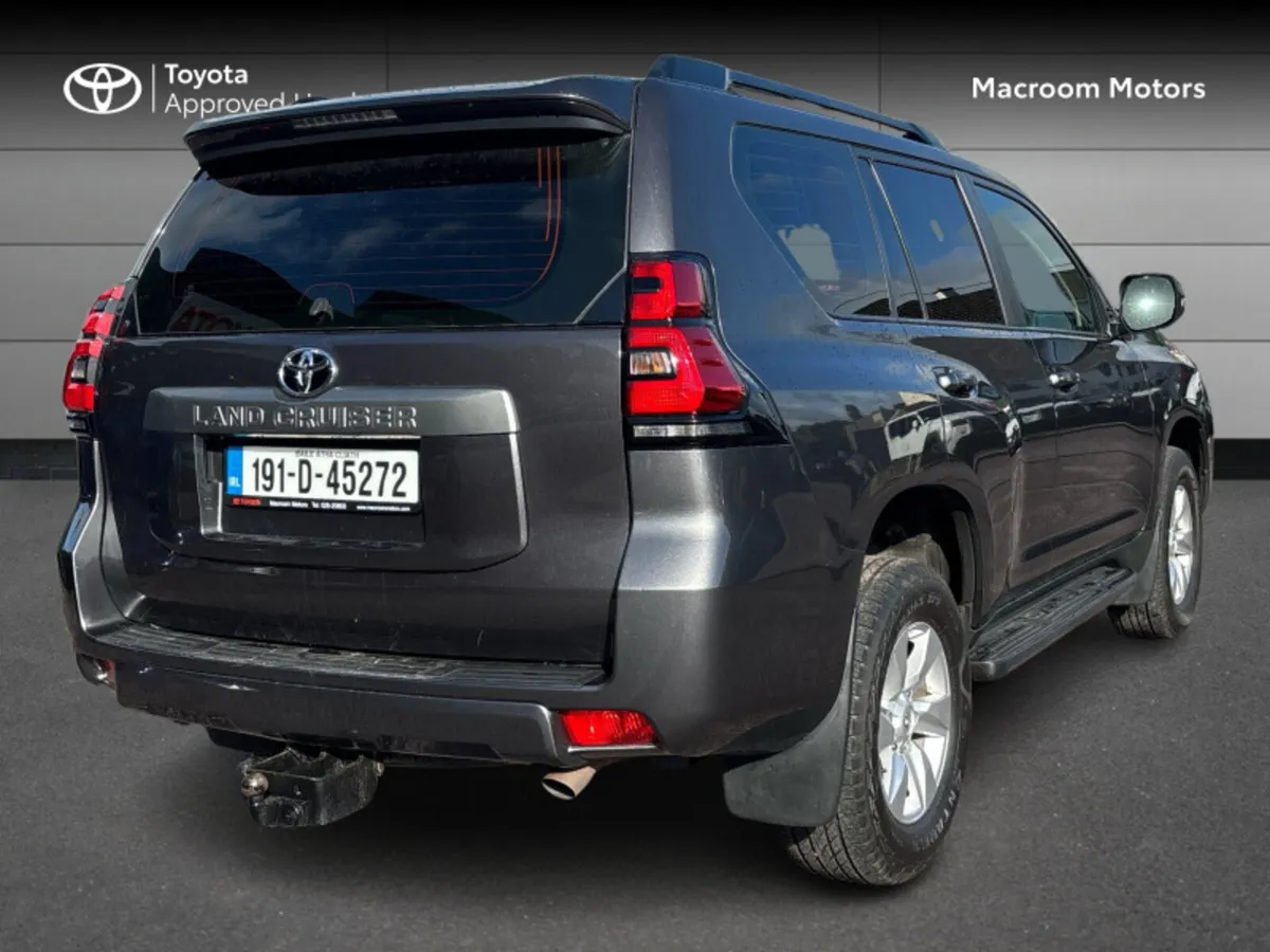 Toyota Land Cruiser 2.8 UTILITY VX 5DR - Image 2