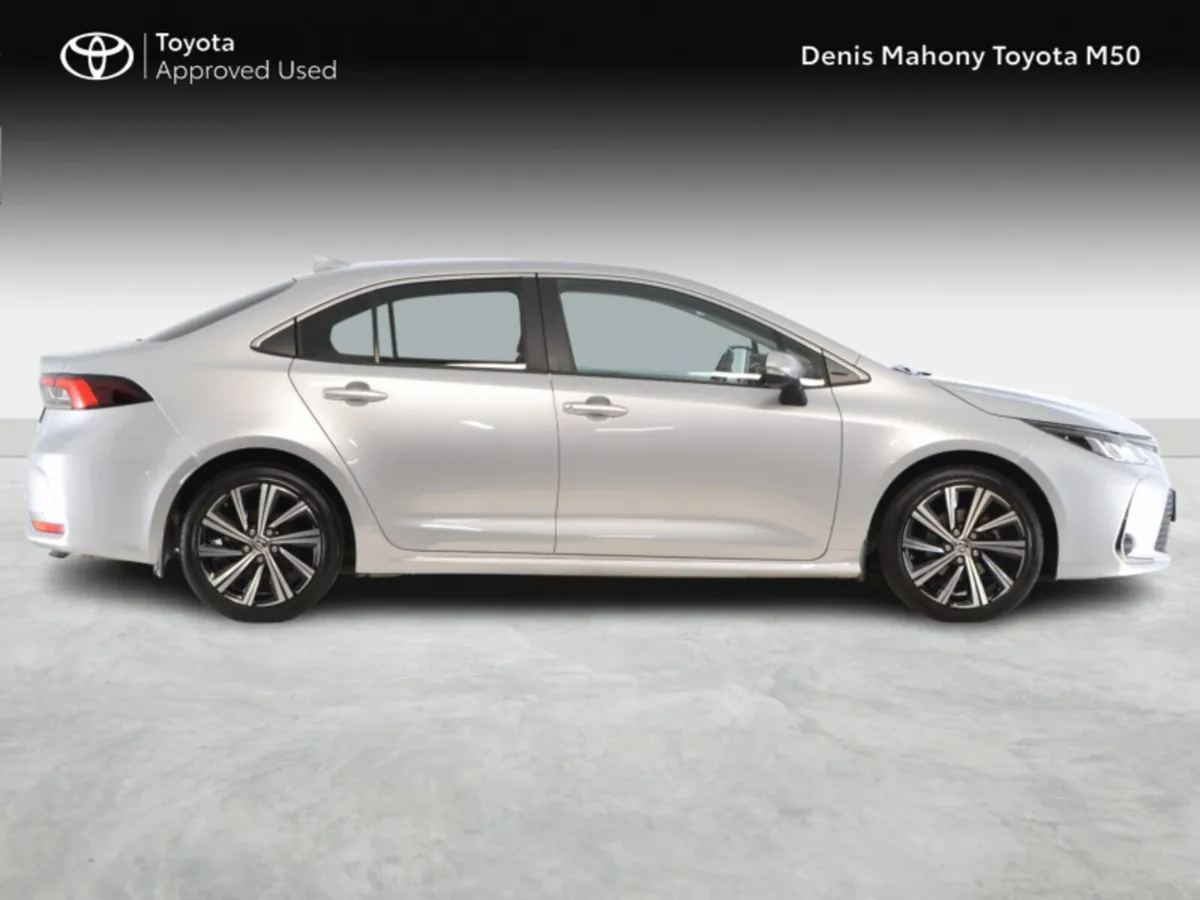 Toyota Corolla Luna Sport Saloon - Image 3