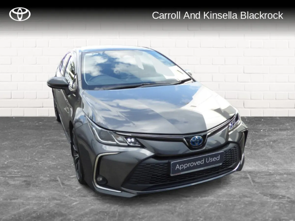 Toyota Corolla Hybrid Luna Sport Saloon - Image 1