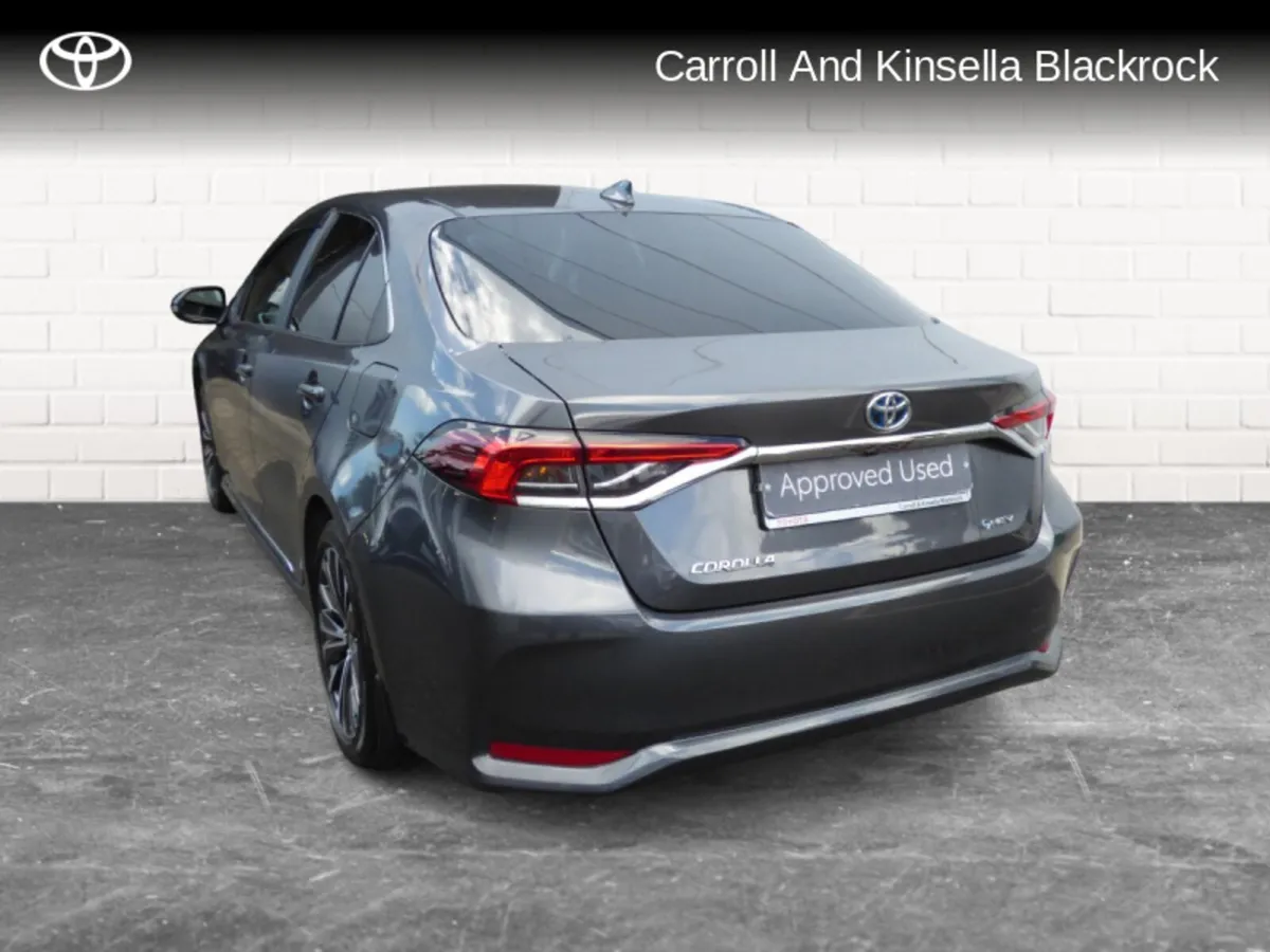 Toyota Corolla Hybrid Luna Sport Saloon - Image 2