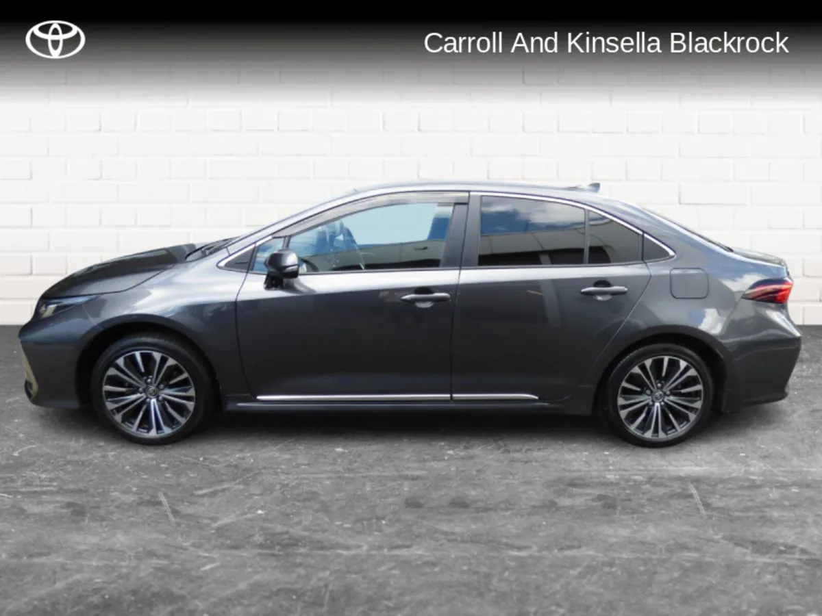 Toyota Corolla Hybrid Luna Sport Saloon - Image 3