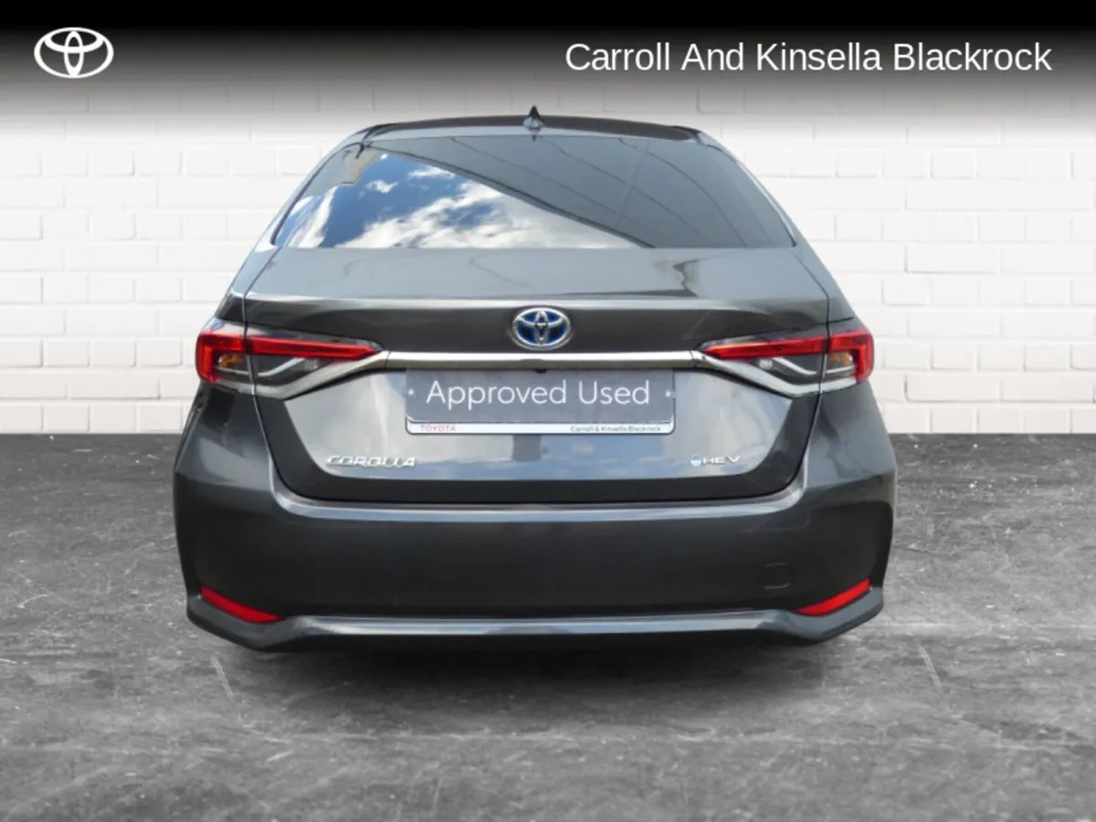 Toyota Corolla Hybrid Luna Sport Saloon - Image 4