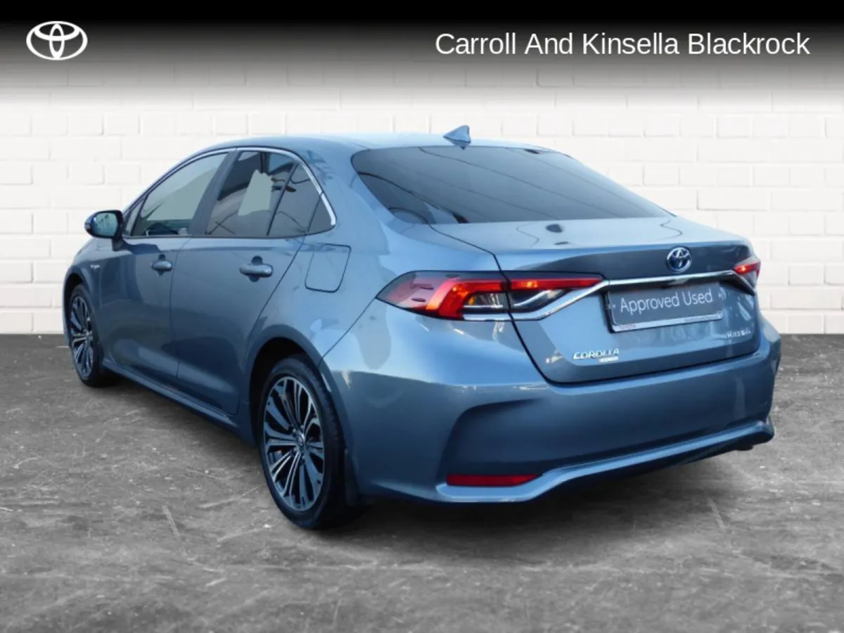 Toyota Corolla Hybrid Luna Sport Saloon - Image 2