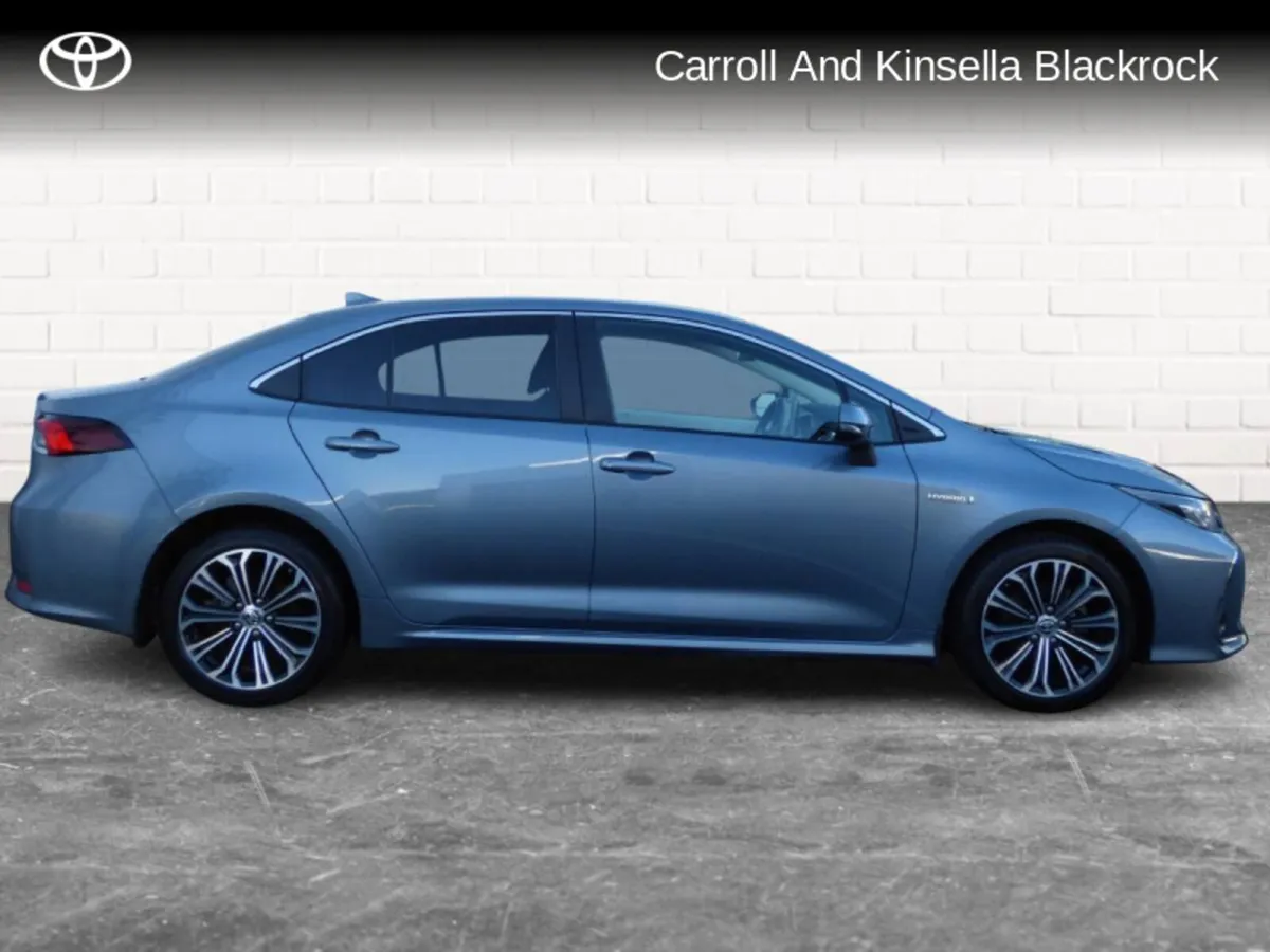 Toyota Corolla Hybrid Luna Sport Saloon - Image 3