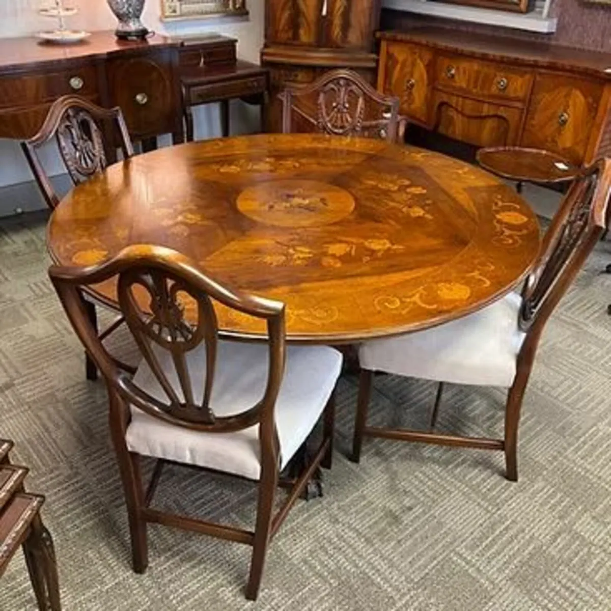 Victorian quality inlaid walnut round centre table