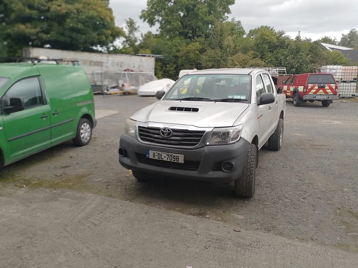 Toyota Hilux 2011 D-Cab Taxed - Image 2
