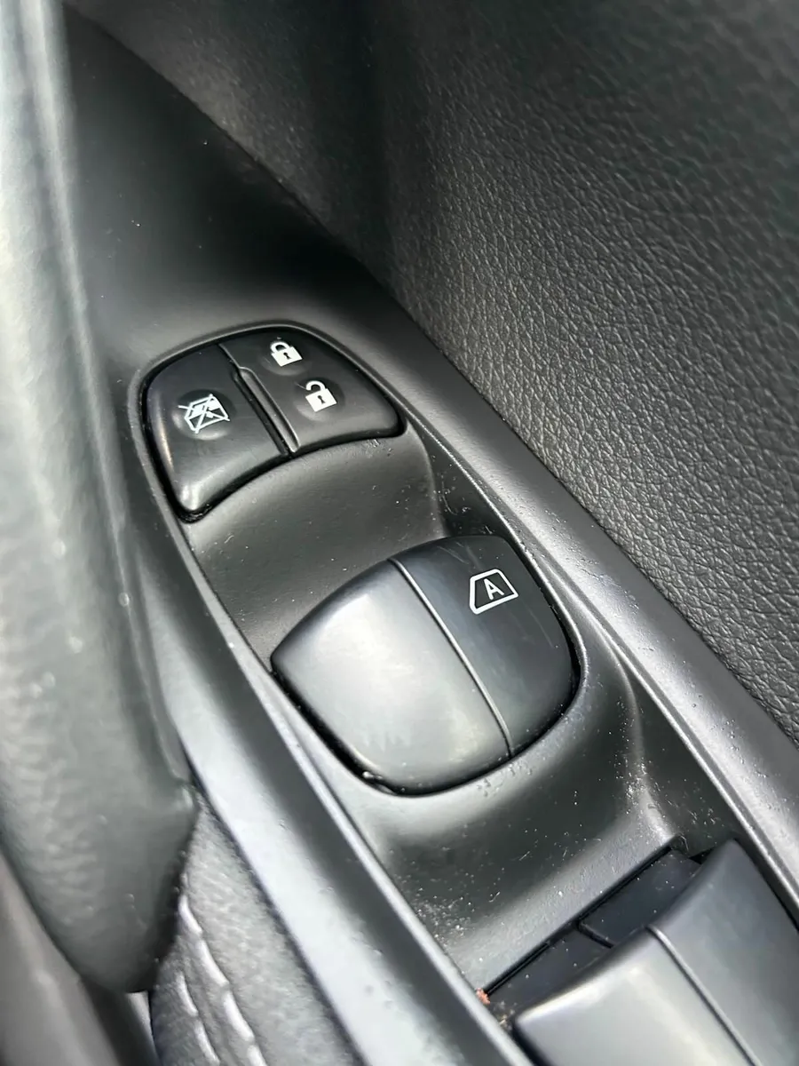 Nissan Qashqai 2015 - Image 2