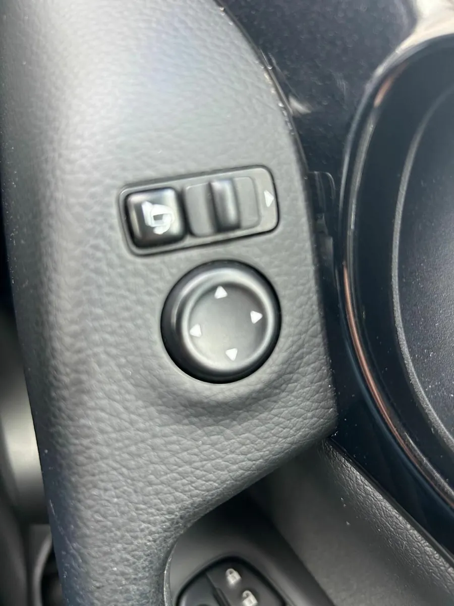 Nissan Qashqai 2015 - Image 3