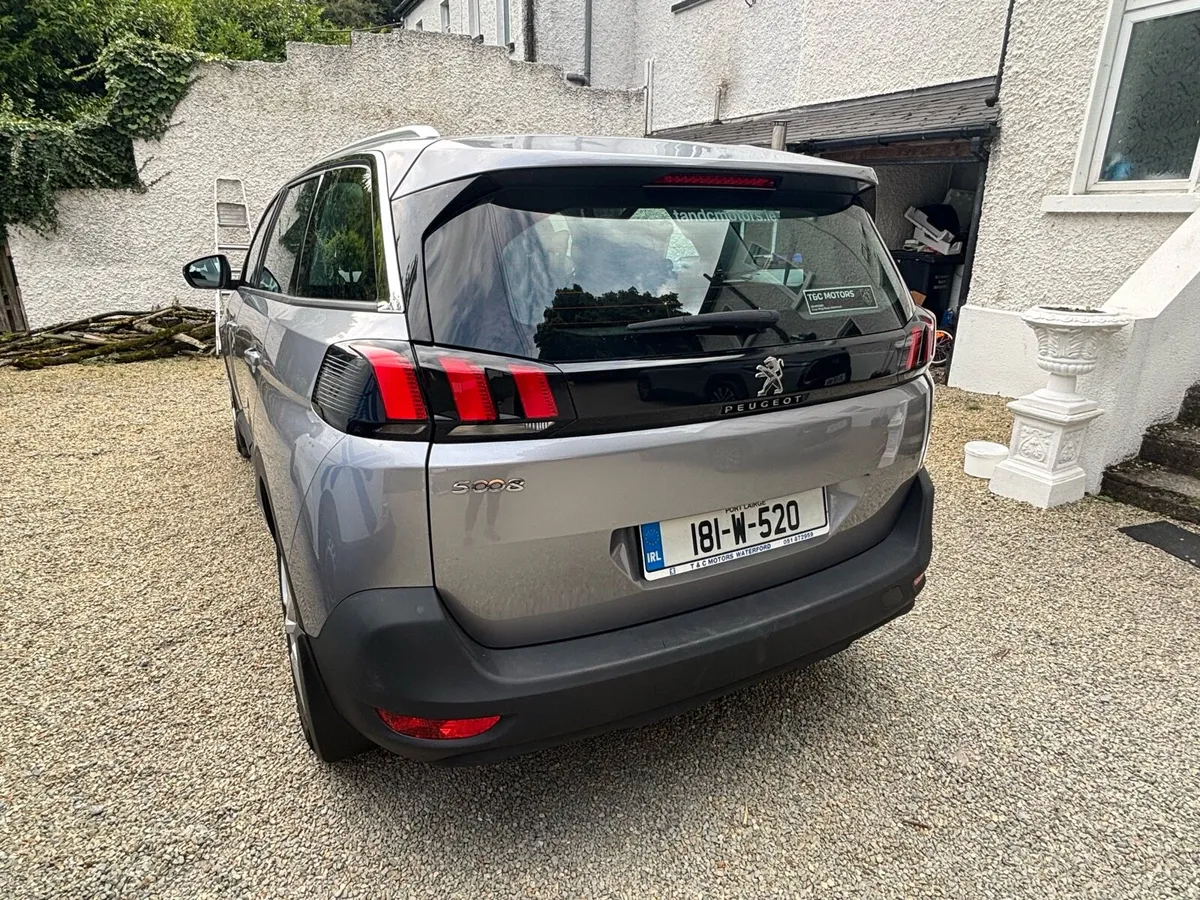 Peugeot 5008 - Image 1
