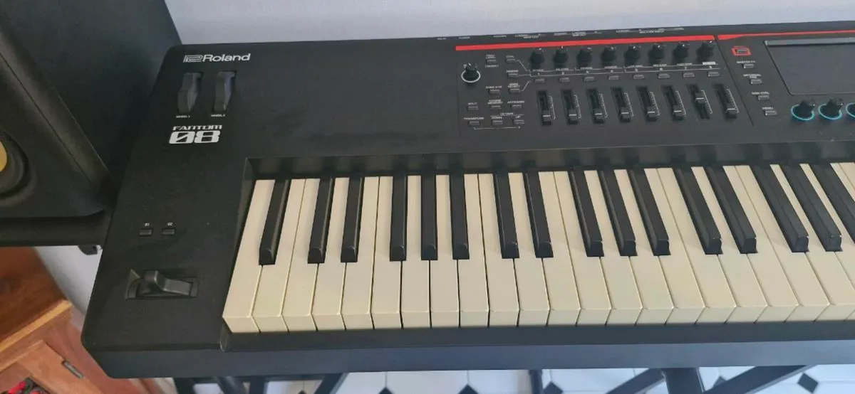 Roland Fantom 08 Keyboard/Synth/Workstation MINT - Image 2