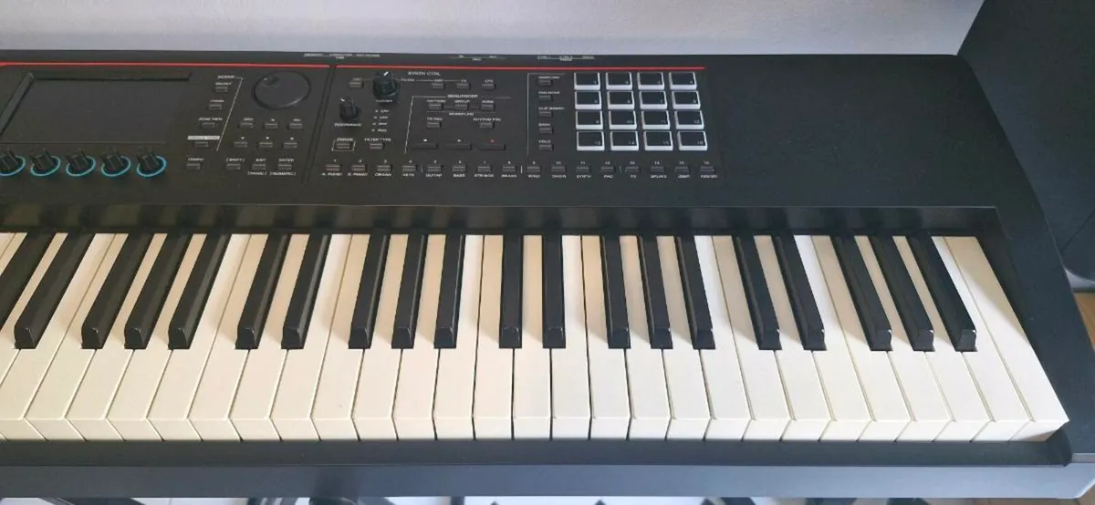 Roland Fantom 08 Keyboard/Synth/Workstation MINT - Image 4