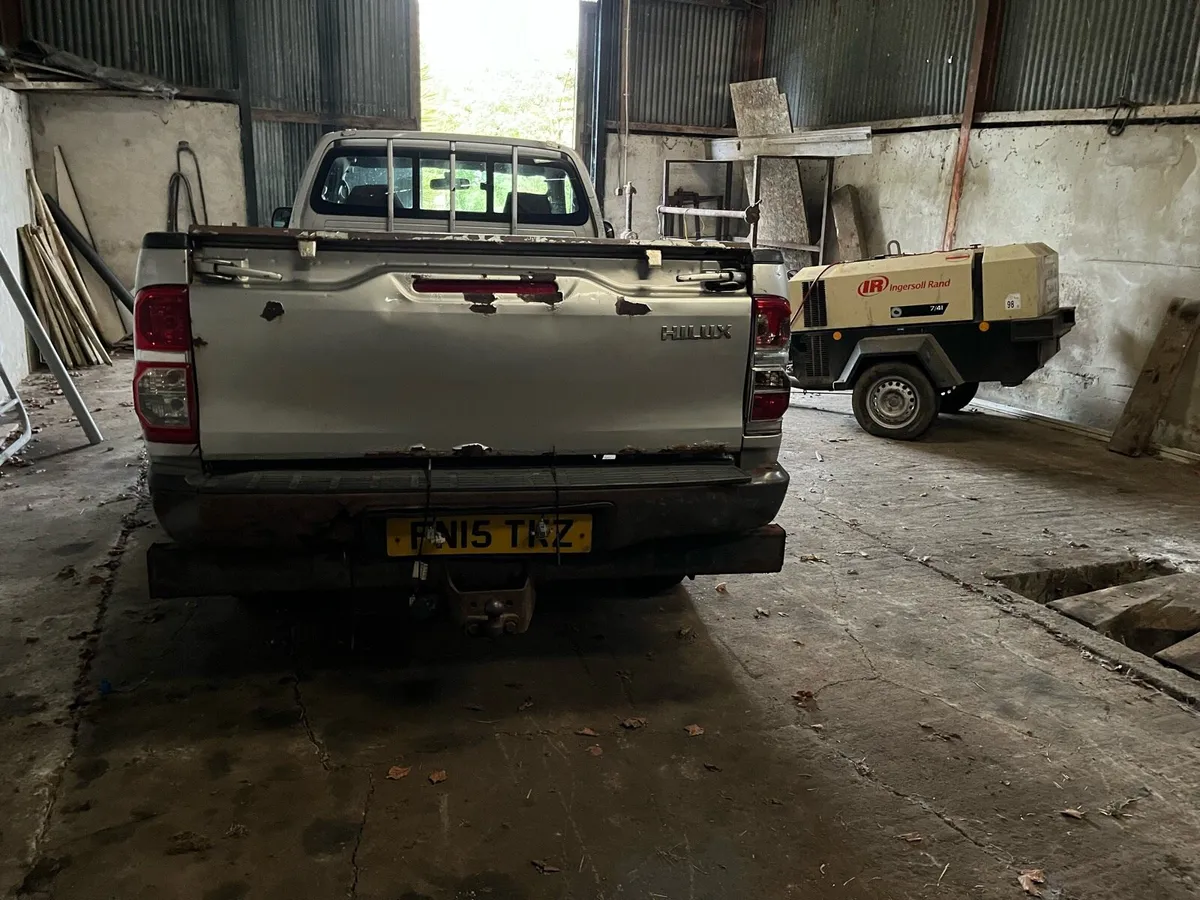 Toyota Hilux single cab - Image 3