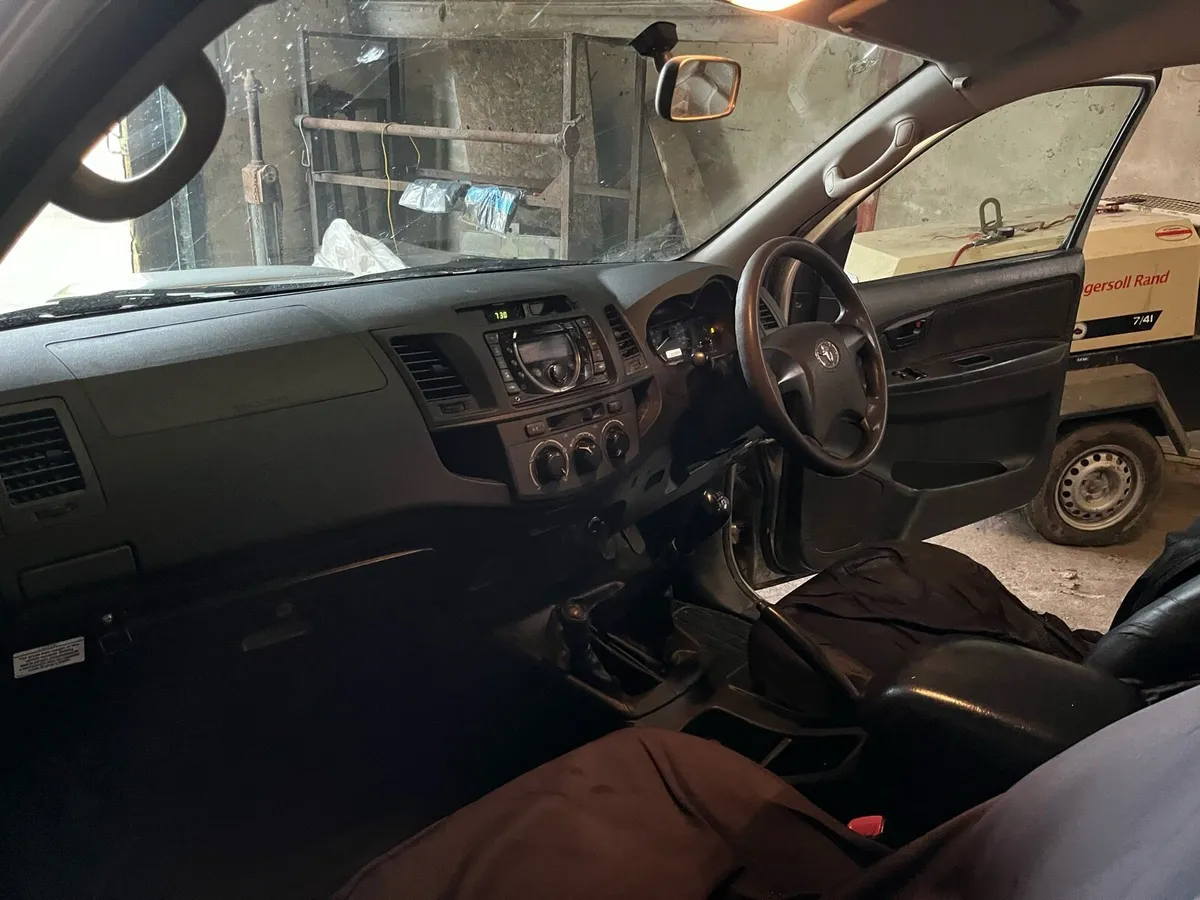 Toyota Hilux single cab - Image 4